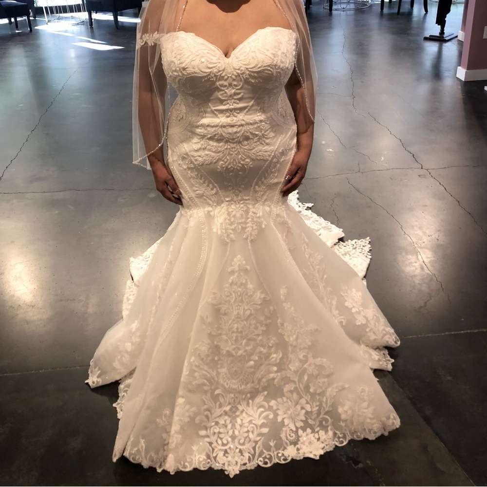 Martina Liana UNALTERED/NEW-never worn bridal dress, label size: US 20 (size 16)